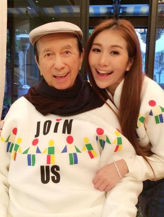 奚夢瑤參加何超盈訂婚儀式長圍巾遮肚，被調侃：看到你結婚的場景