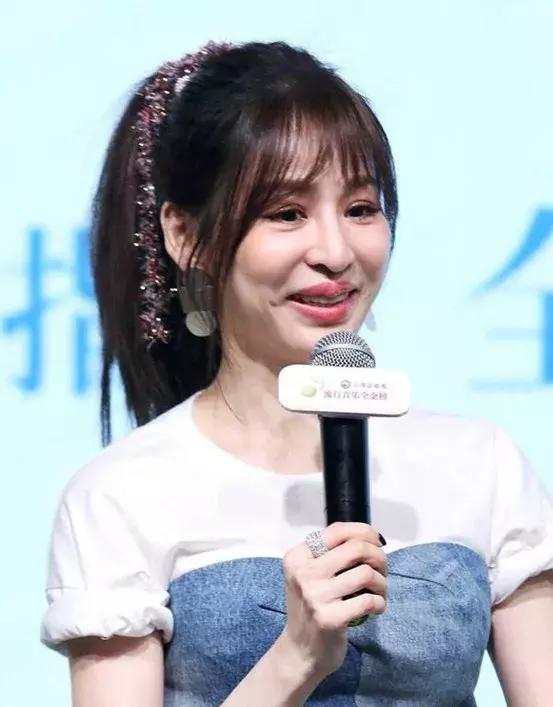 王心凌曬與媽媽合照，一改臉僵臃腫重回「甜心教主」