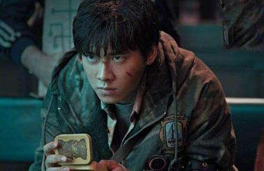 李冰冰英語27分，李榮浩三次高考無果，娛樂圈一堆「學渣」逆襲了