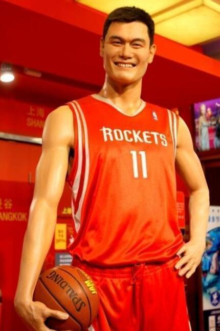 明星蠟像千姿百態，田亮高度還原跳水，李准基「生無可戀」