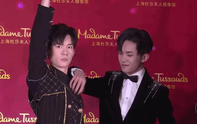 明星蠟像千姿百態，田亮高度還原跳水，李准基「生無可戀」
