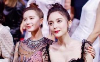四小花旦合影，娜扎坐在邊上好尷尬，劉詩詩摟著她可以說很暖心了