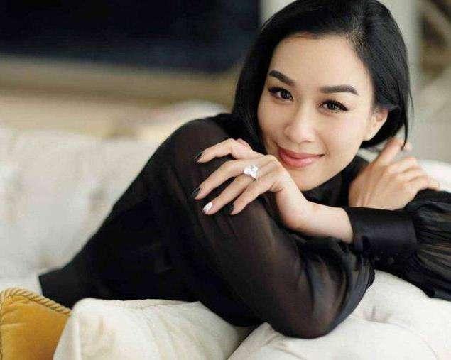 人人都在關注鍾麗緹是否生四胎，三個女兒這麼漂亮卻被忽略了