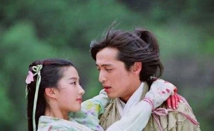 劉亦菲青澀舊照曝光！13年前同框胡歌…神仙顏值掀暴動