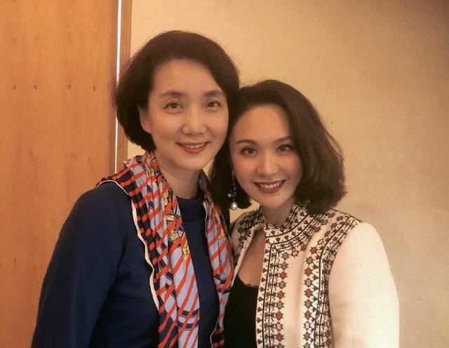 都曾是央視一姐，46歲董卿近照像少女，51歲周濤比她還驚艷