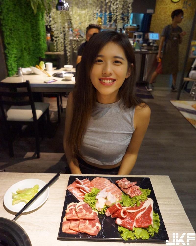 太可愛了吧～衝浪正妹！超完美「男友視角」被神捕捉啦～