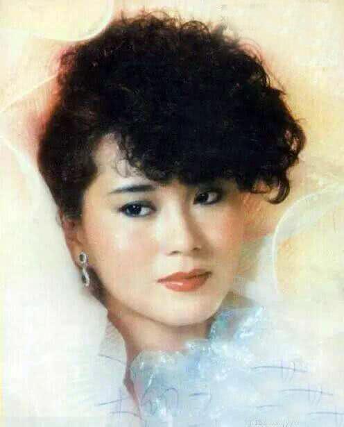 60歲孤身一人無人娶，美得驚艷還是個富婆，曾與張國榮演姐弟！