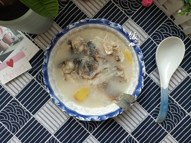 鯽魚加它燉湯，味道鮮甜，營養豐富，孩子常喝提高免疫力！