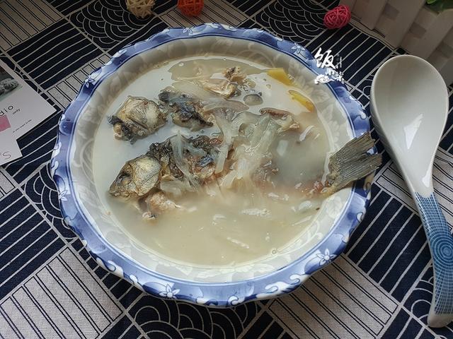 鯽魚加它燉湯，味道鮮甜，營養豐富，孩子常喝提高免疫力！