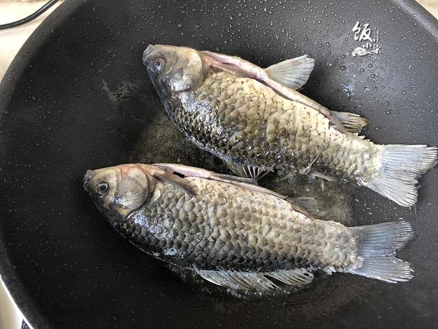 鯽魚加它燉湯，味道鮮甜，營養豐富，孩子常喝提高免疫力！