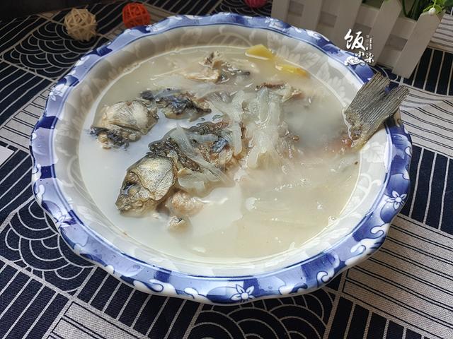 鯽魚加它燉湯，味道鮮甜，營養豐富，孩子常喝提高免疫力！