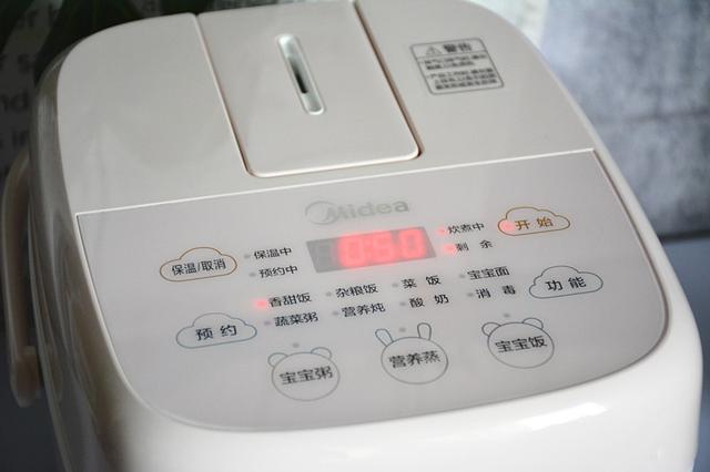就算減肥也能放心吃的蓋飯，加了料汁的雞肉，多了一種川味
