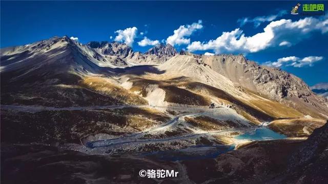 一條老國道，橫跨天山南北，一路包攬新疆所有的景觀，美不勝收
