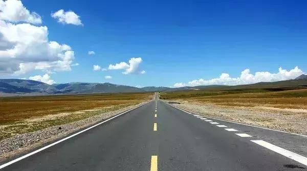 一條老國道，橫跨天山南北，一路包攬新疆所有的景觀，美不勝收