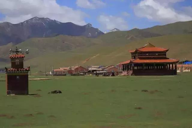 一條老國道，橫跨天山南北，一路包攬新疆所有的景觀，美不勝收