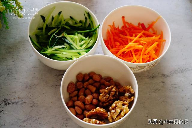 夏天多吃這道菜，10元一兩，清香爽脆，隔三差五吃一次，比炒菜強