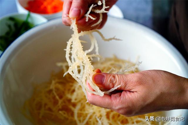 夏天多吃這道菜，10元一兩，清香爽脆，隔三差五吃一次，比炒菜強