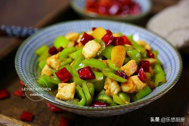 在家炒雞丁很柴？一定要找對方法，這樣炒嫩滑入味，很下米飯