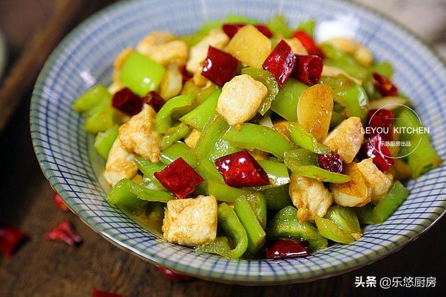 在家炒雞丁很柴？一定要找對方法，這樣炒嫩滑入味，很下米飯