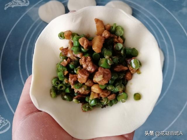 夏天這菜1塊一斤，我用它蒸包子，朋友一臉嫌棄，結果出鍋連吃4個