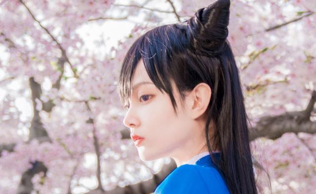 女高中生cos毛利蘭，顏值逆天，頭上的「角」真實還原