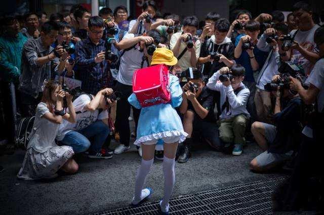 當真‧小女孩現身漫展，攝影師們為之雀躍，沒去現場的表示後悔