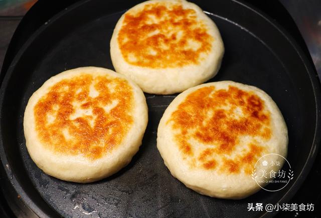 夏天，麵粉很火的懶人做法，不揉也不擀，5分鐘出鍋，比麵包好吃