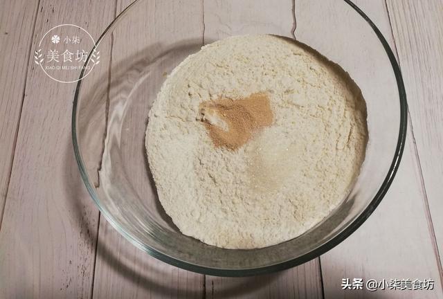 夏天，麵粉很火的懶人做法，不揉也不擀，5分鐘出鍋，比麵包好吃