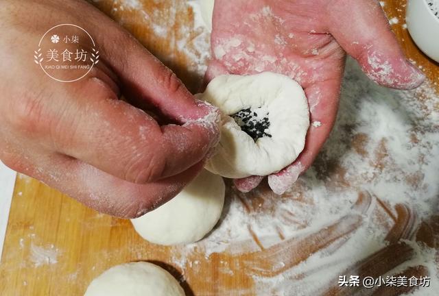 夏天，麵粉很火的懶人做法，不揉也不擀，5分鐘出鍋，比麵包好吃