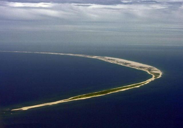 200年來吞沒350多艘船，被稱大西洋海島沙漠，竟有400餘只野馬