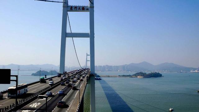 中國最堵大橋之一：造價30多億，每日車流量達到12萬！