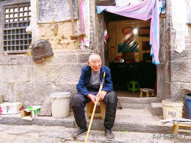 南太行晉門腳下9旬老人居住在「上百年的土屋裡」不曾離開