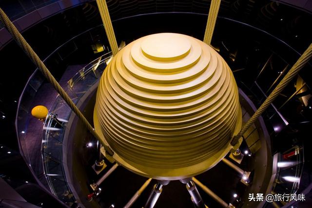 遊客禁止登上台北101大樓頂層，但是林志穎卻做到了