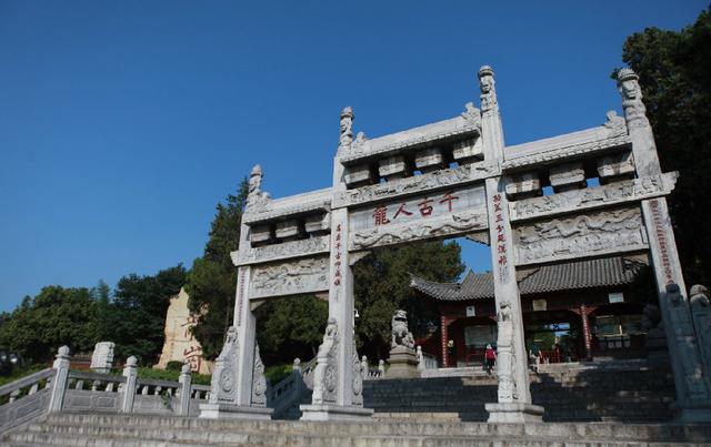 南陽最尷尬的AAAA景區，投資10億，建多種建築，結果沒啥人來玩