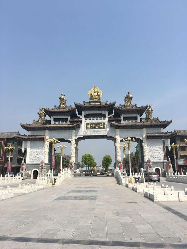 南陽最尷尬的AAAA景區，投資10億，建多種建築，結果沒啥人來玩