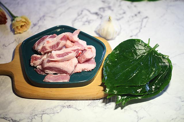 比紫蘇還香的葉子爆炒五花肉，就沒有食欲不振那回事了