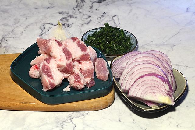 比紫蘇還香的葉子爆炒五花肉，就沒有食欲不振那回事了