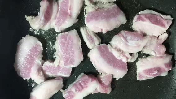 比紫蘇還香的葉子爆炒五花肉，就沒有食欲不振那回事了