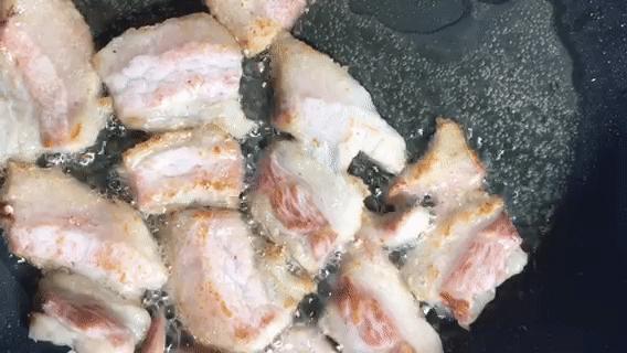 比紫蘇還香的葉子爆炒五花肉，就沒有食欲不振那回事了