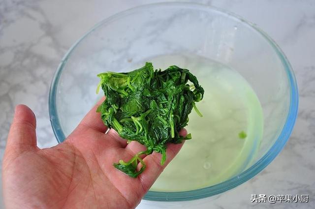 這個菜的葉子單獨買不到，焯一焯，炒雞蛋比用韭菜還香，好吃