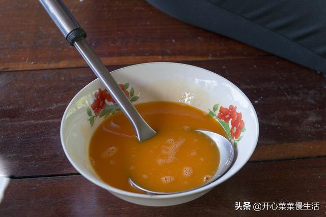 泰國人好牛，能把蛋黃做成絲，做法簡單到人人都會
