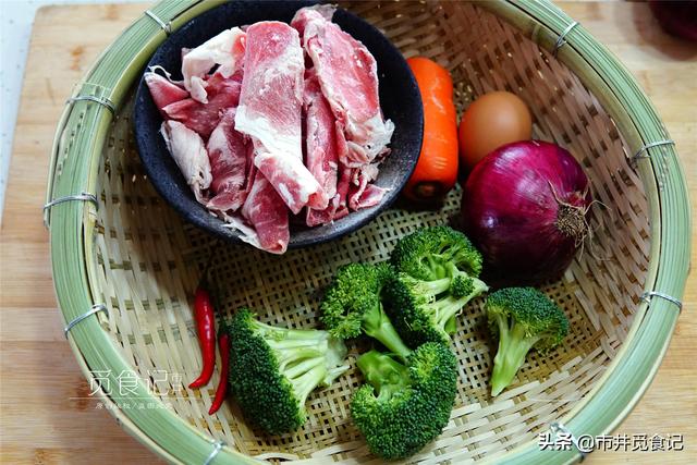 這碗牛肉飯，吉野家好吃但挺貴，20元在家做超大份，太會吃了！