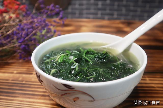 這個菜在農村視為雜草，在城裡是餐桌上的新貴，能清熱祛濕