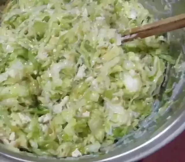 八款素菜包子的做法。