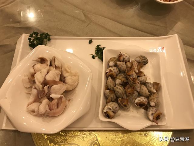 參加婚宴，看到這一桌菜，我有點愣，菸酒不算1800元一桌，算普通