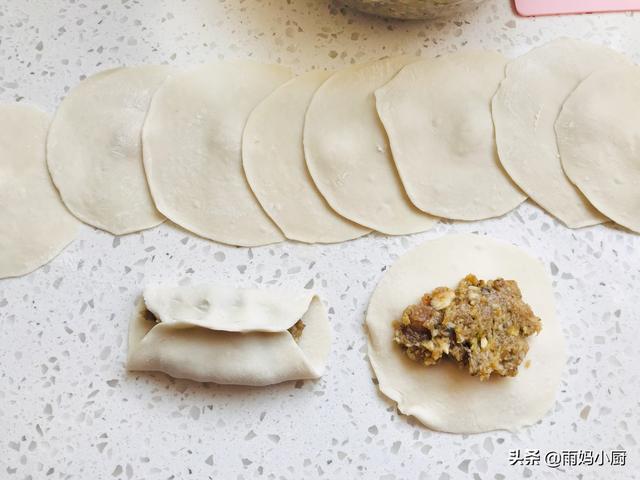 早餐女兒就愛山東麵食，不用發麵不用蒸，外酥里嫩，五分鐘吃1盤