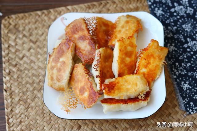 早餐女兒就愛山東麵食，不用發麵不用蒸，外酥里嫩，五分鐘吃1盤