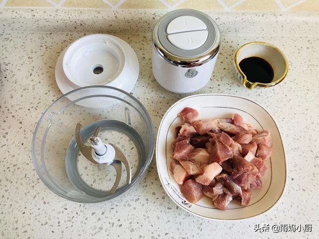 早餐女兒就愛山東麵食，不用發麵不用蒸，外酥里嫩，五分鐘吃1盤