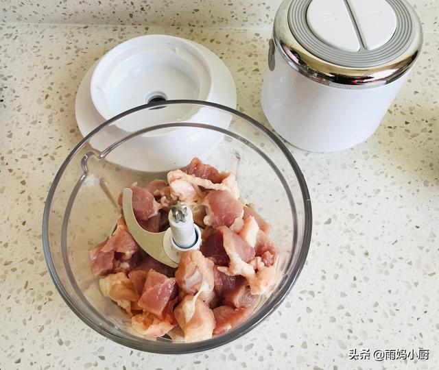 早餐女兒就愛山東麵食，不用發麵不用蒸，外酥里嫩，五分鐘吃1盤