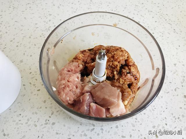 早餐女兒就愛山東麵食，不用發麵不用蒸，外酥里嫩，五分鐘吃1盤